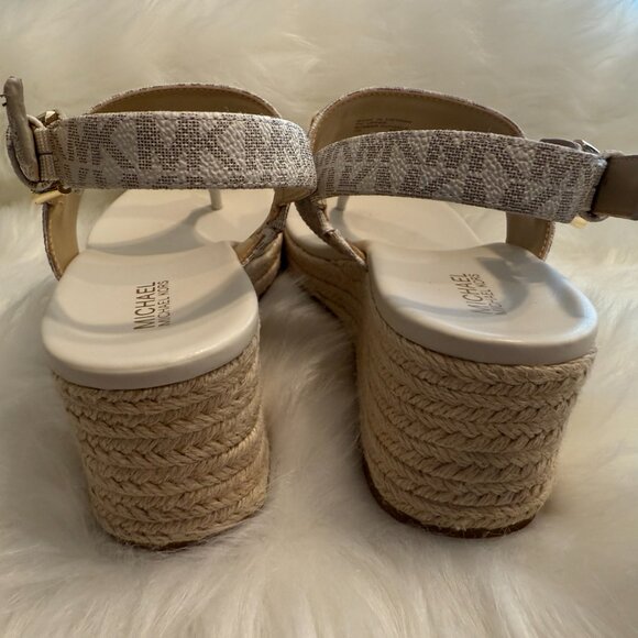 Michael Kors Bundle - Shoes and Clutch - MK design - Vanilla - Picture 5 of 9